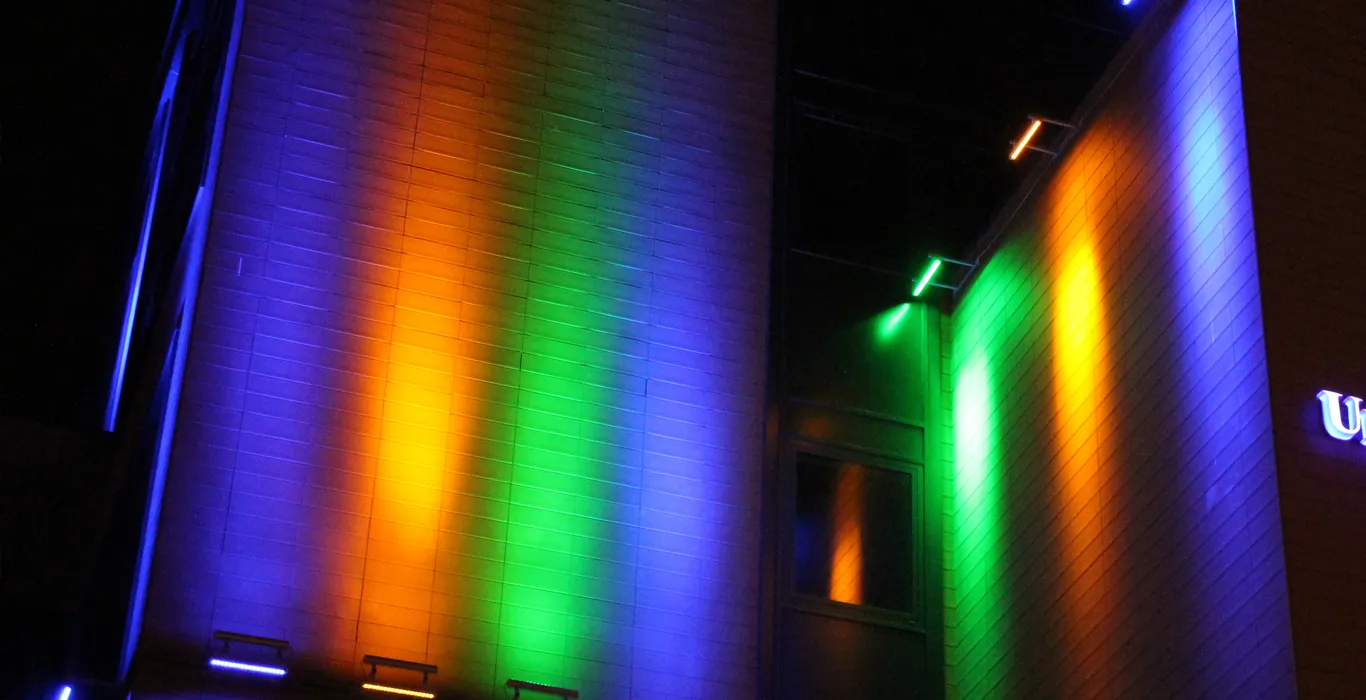 Fațada USAMV Cluj-Napoca pusă în valoare noaptea cu proiectoare RGB, lucrare Flash Transilvania